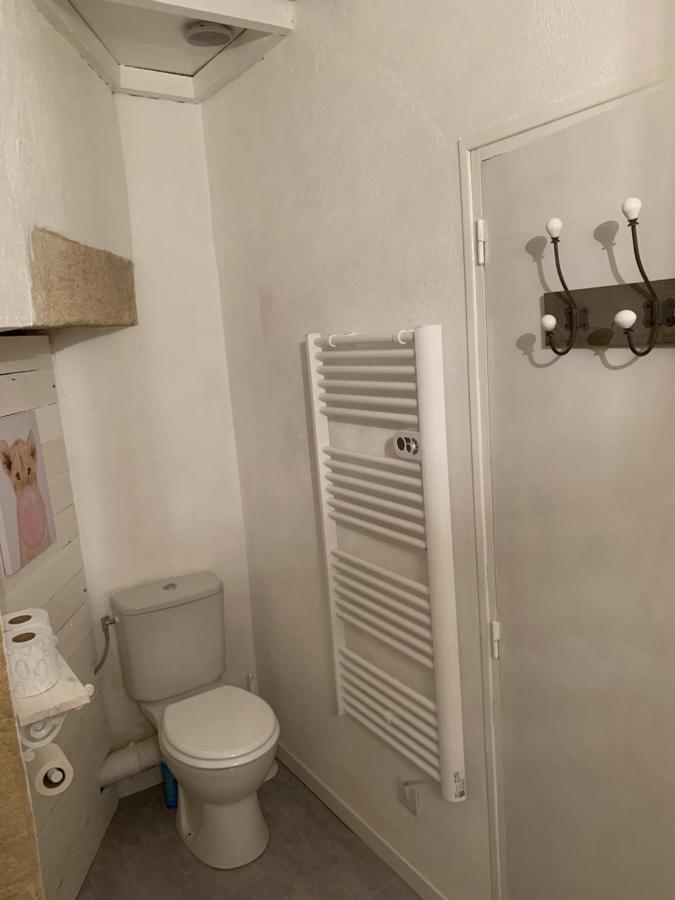 Appartement De Charme Dans Le Coeur Historique D'Uzès מראה חיצוני תמונה