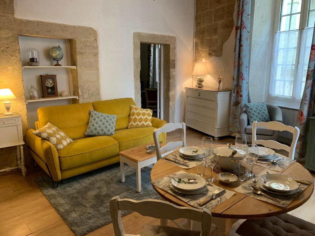 Appartement De Charme Dans Le Coeur Historique D'Uzès מראה חיצוני תמונה