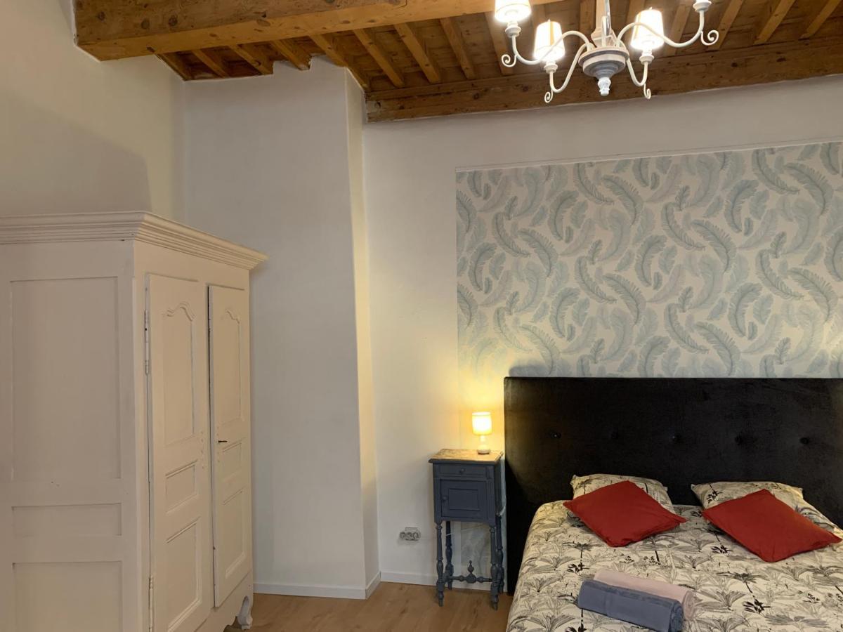 Appartement De Charme Dans Le Coeur Historique D'Uzès מראה חיצוני תמונה