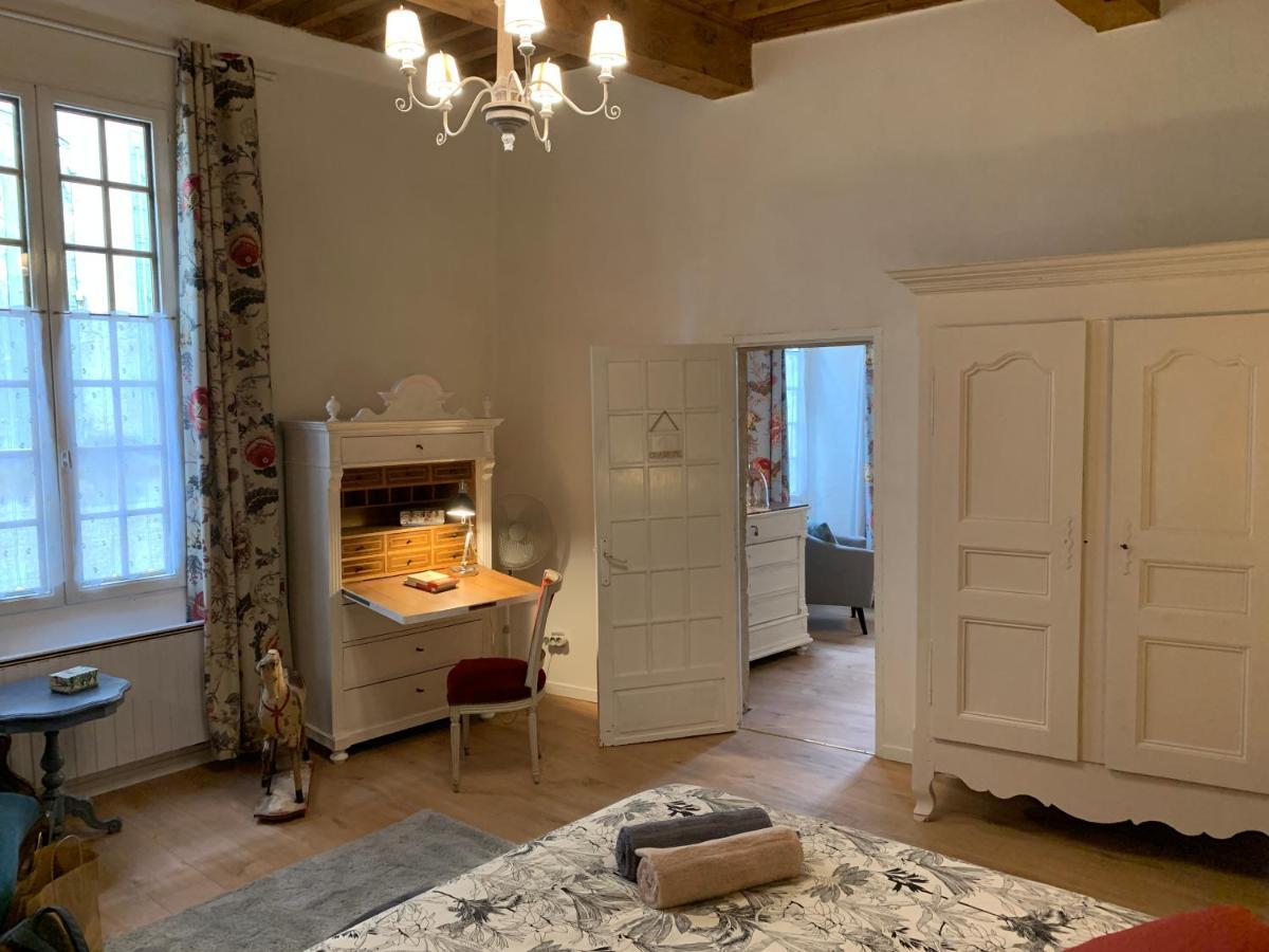 Appartement De Charme Dans Le Coeur Historique D'Uzès מראה חיצוני תמונה